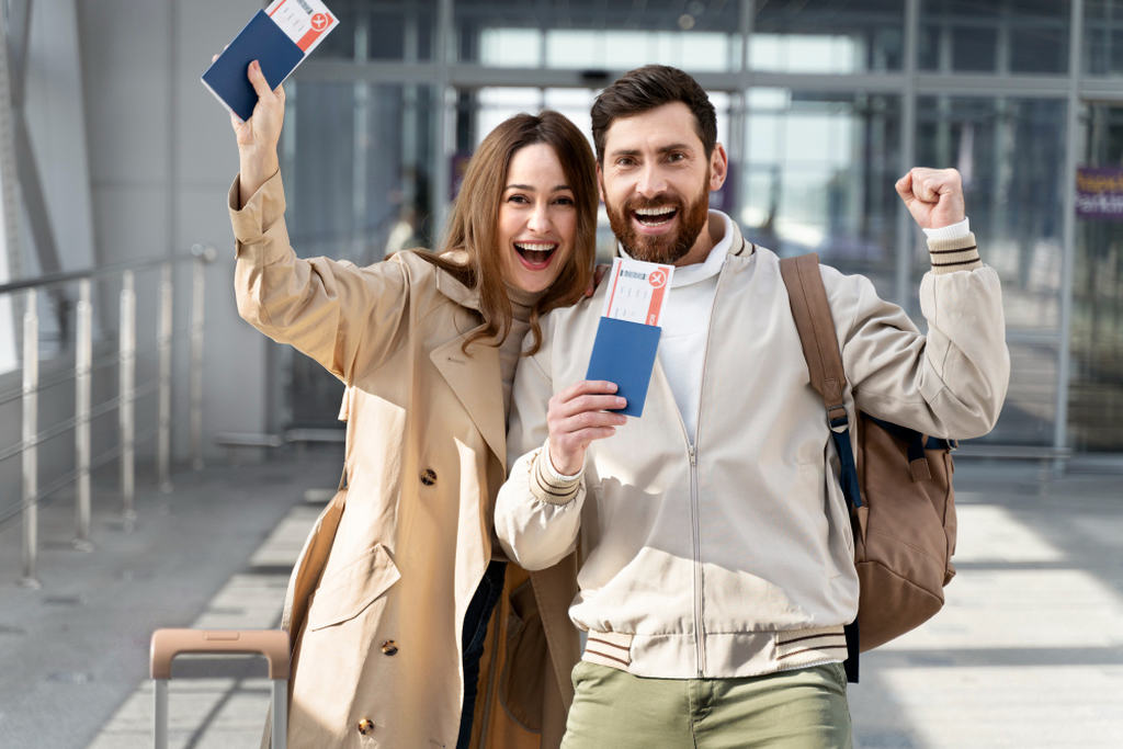 Casal viajando mais feliz