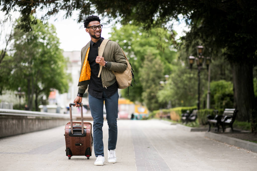 Turista com seguro viagem internacional