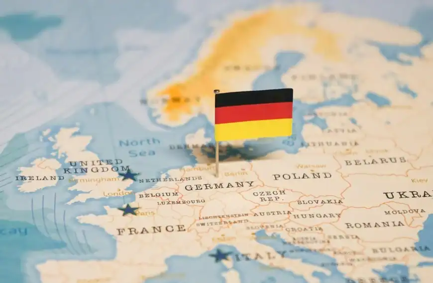 Mapa da Europa com uma bandeira da Alemanha destacada sobre o território alemão.