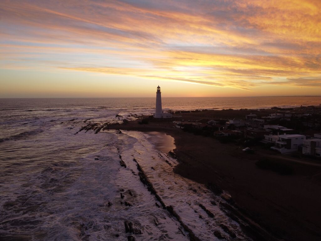 Seguro Viagem Uruguai, pôr-do-sol em praia do Uruguai